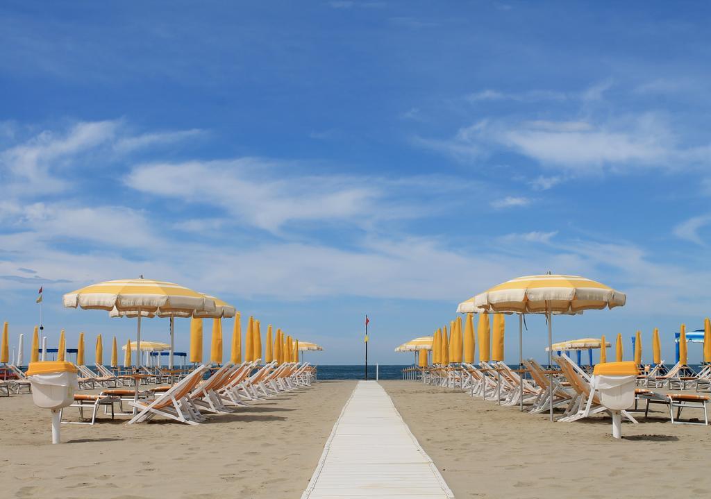 Hotel Alba Sul Mare Lido di Camaiore Exterior foto